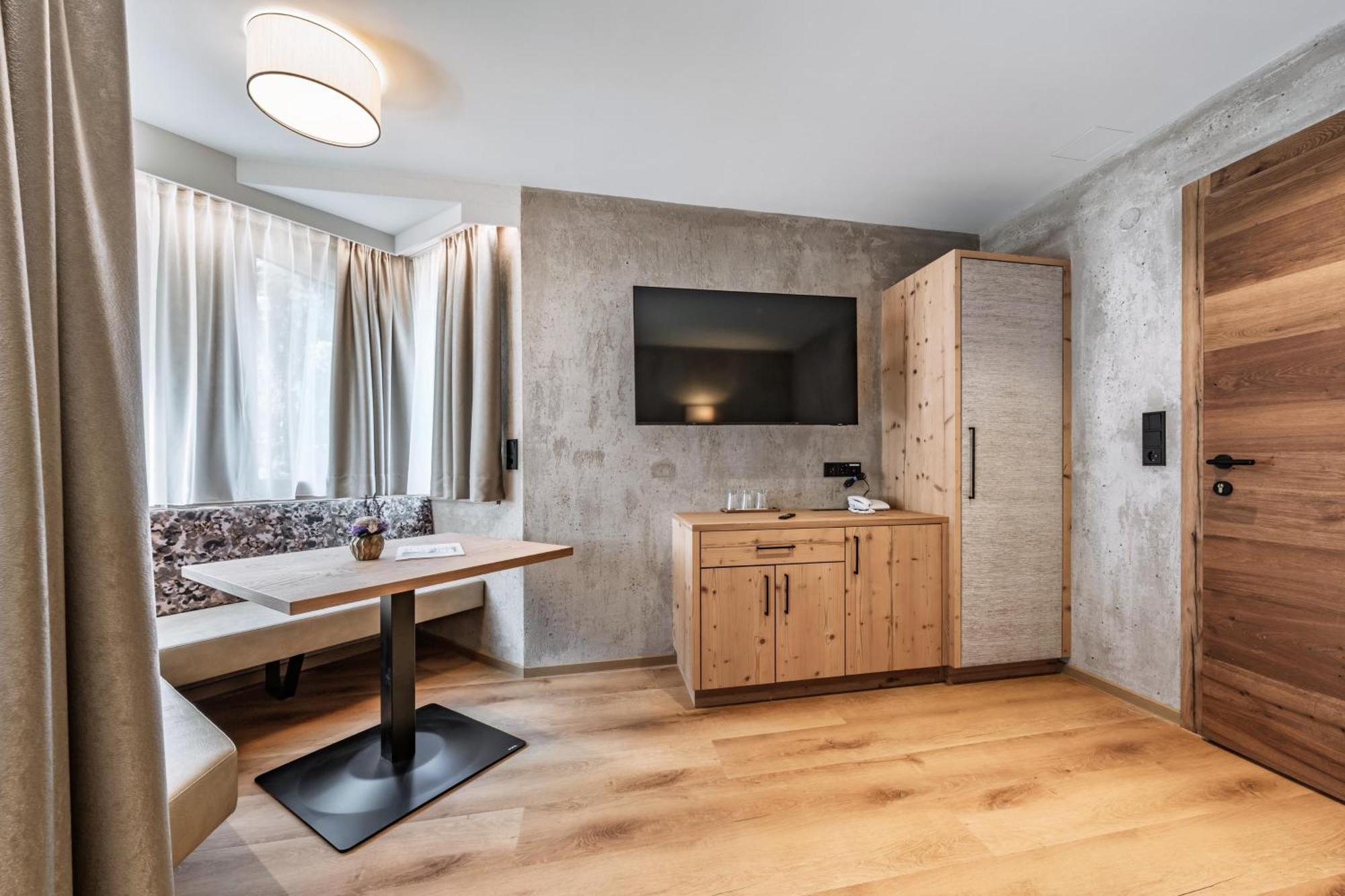 Hotel Berghof Gmbh 4*